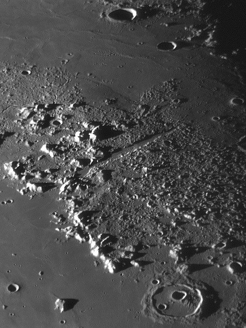 Vallée des Alpes et cratère Cassini